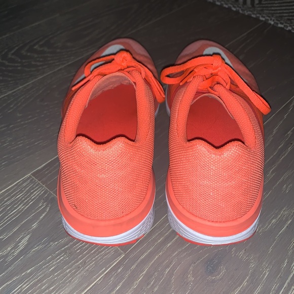 Lightly worn neon Nike sneakers - Picture 4 of 6